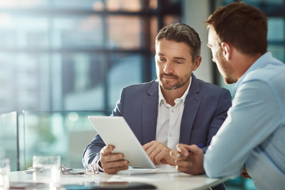 A person meeting a business plan writer to discuss business planning