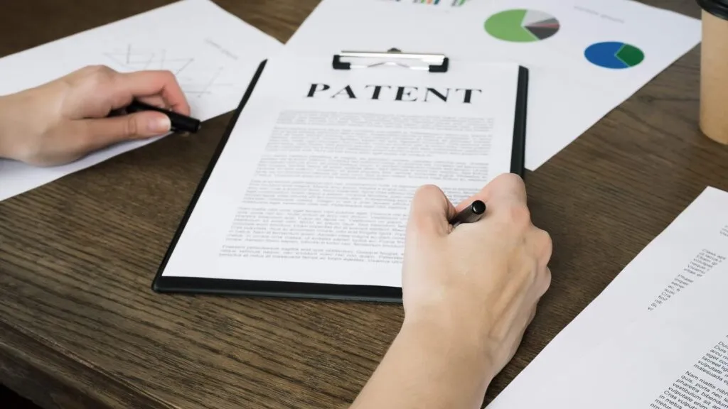 A patent document with an engineering drawing